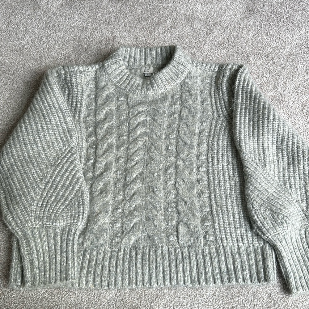 Women’s grey cable knit sweater. Medium